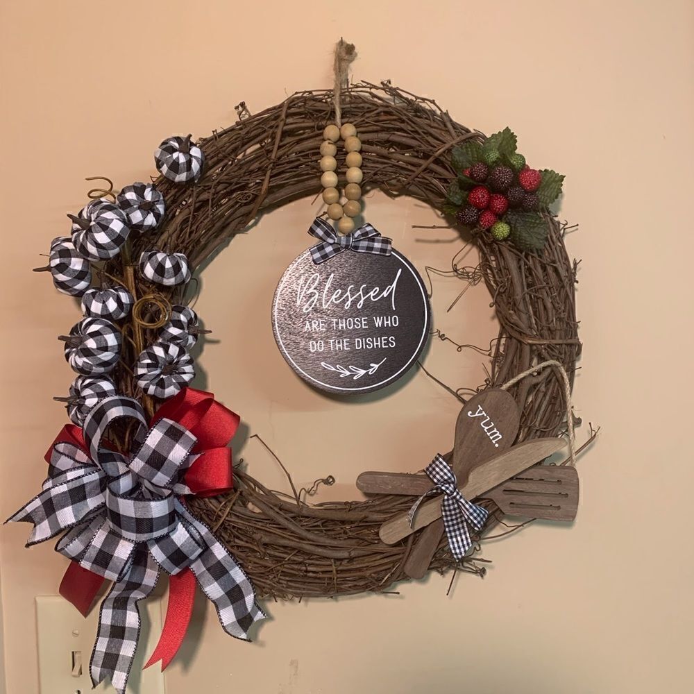 Blessed are those who do the dishes wreath.  Inv 209